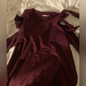 red top | long sleeves | sleeve bows | size small | pleione